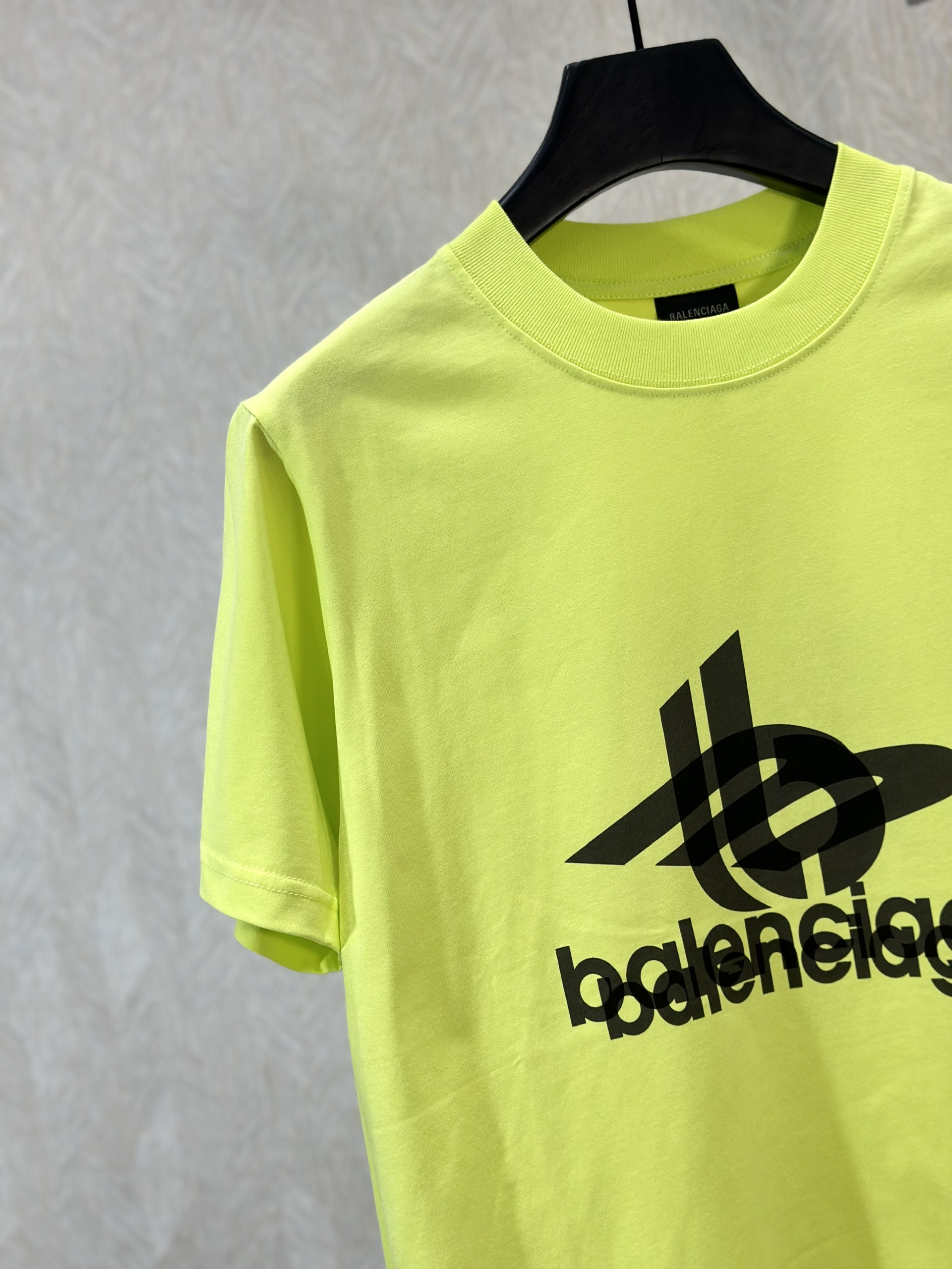 Áo phông T-shirt Balenciaga B Xanh nõn chuối họa tiết chữ lồng Đen Like Auth on web VTN